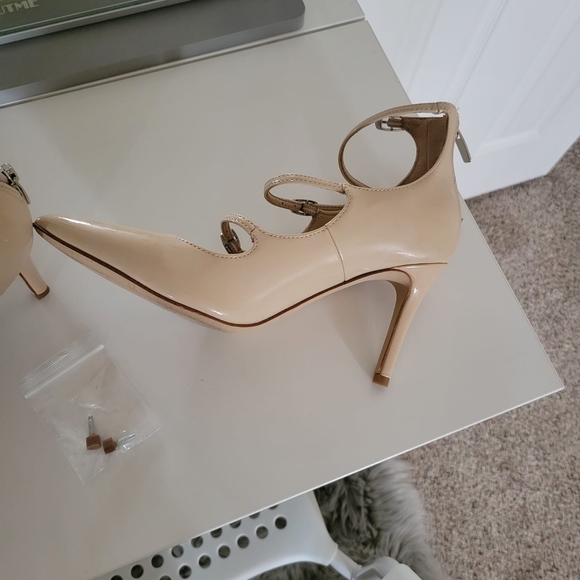 Heels - Picture 2 of 4